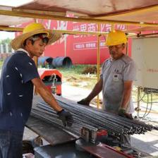 上百号人施工!贵港这座新地标正加快建设